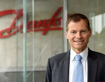 高層情報丨丹佛斯新任CEO，有點意思